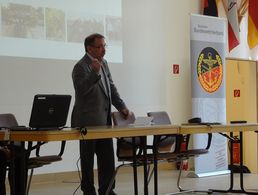 Hauptmann a.D. Lothar Zellmann bei seinem Vortrag Foto: DBwV/Koch