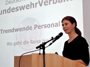 Elena Nothelle diskutierte Fragen zur Trendwende Personal. Foto: DBwV/Kaminsky