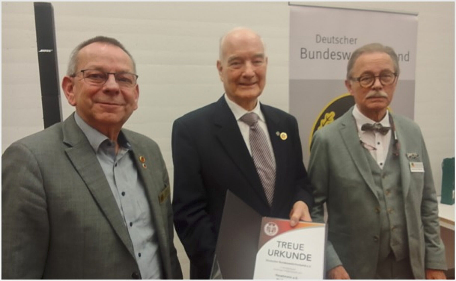 Ehrung von Hauptmann a.D. Wolfgang Haut für 40-jährige Mitgliedschaft im DBwV. Foto: Johannes Allgaier