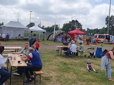 Viele unterschiedliche Möglichkeiten sich auszuprobieren konnte die KERH Strausberg, dank der großen Unterstützung unterschiedlicher Organisationen beim zweiten Familientag für die Besucher anbieten. Foto: Horst Matschey