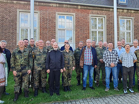 Aus den Kameradschaften des Standortes Torgelow und Neubrandenburg waren zahlreiche Mandatsträger zur Mandatsträgerschulung gekommen, um sich über die geltenden Rahmenbedingungen der Arbeit im DBwV zu informieren. Foto: Michael Edlinger