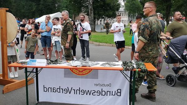 Großer Publikumsmagnet insbesondere für Kinder war das Glücksrad am DBwV-Stand. Foto: TruKa AufklBtl 8