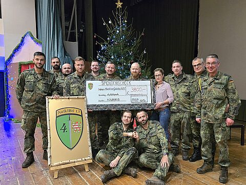 Spenden für den Marsch zum Gedenken sammelten die Soldatinnen und Soldaten des 4./ AufklBtl 13 im PzGrenBtl 391 in Bad Salzungen. Foto: DBwV