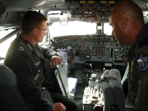 BV beim Besuch einer AWACS-Maschine. Foto: DBwV