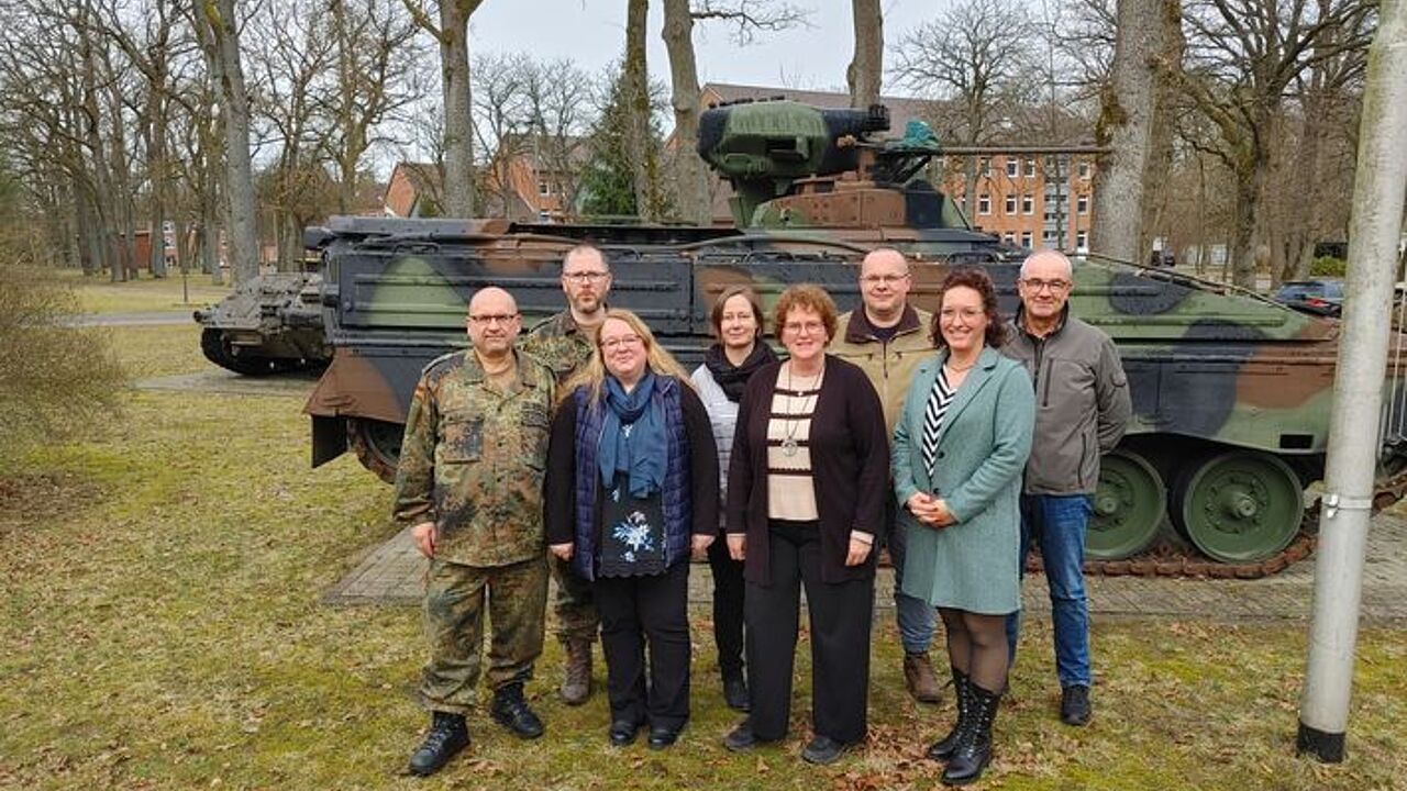 Oliver Kaiser, Florian Beckmann, Christine Menzel, Sandra Tienes, Petra Schrubstock, Oliver Ortmann, Sandra Plotz und Joachim Hemme. Foto: DBwV