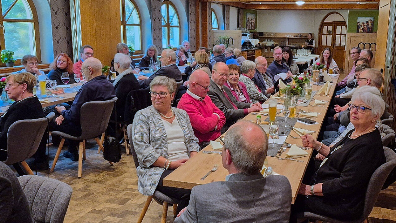 Gemeinsam stark: Die Kameradschaft ERH feierte den Jahresabschluss in Edelfingen – mit Ehrungen, Rückblick und Ausblick. Fotos: R. Wolpert, C.Rother