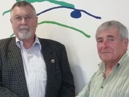 Stabsfeldwebel a.D. Friedrich Vorherr (l.) hält dem DBwV seit 50 Jahren die Treue Foto: sKERH-Kusel