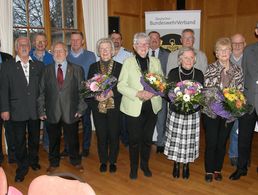 Der neue Vorstand unter Vorsitz von Oberstabsfeldwebel a.D. Reinhard Krömer: Manfred Odendahl, Günter Goth, Georg Pauthner, Heinrich Petersen, Hans Peter Titze, Anneliese Ehle, Friedel Wegner, Helga Firla, Günther Christmann, Irene Eder, Roelf Heinrichsdo