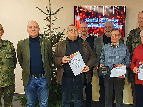 Gäste des Jahresabschlusses der Kameradschaft  Würzburg/Veitshöchheim mit den geehrten Mitgliedern. Foto: Roland Stengl