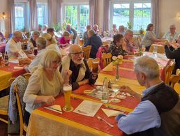 Nach dem Besuch des Deutsche Fastnachtsmuseum in Kitzingen endete die Halbtagsfahrt der KERH Würzburg-Veitshöchheim beim traditionellen Fischessen im Sugenheimer "Landgasthof Ehegrund". Roland Stengl