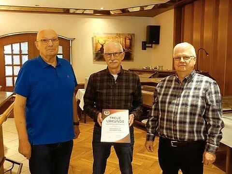 Uwe Stark, Hans-Joachim Herdin und der stellvertretende Kameradschaftsvorsitzende Oberstabsfeldwebel a. D. Uwe Mietz. Foto: DBwV