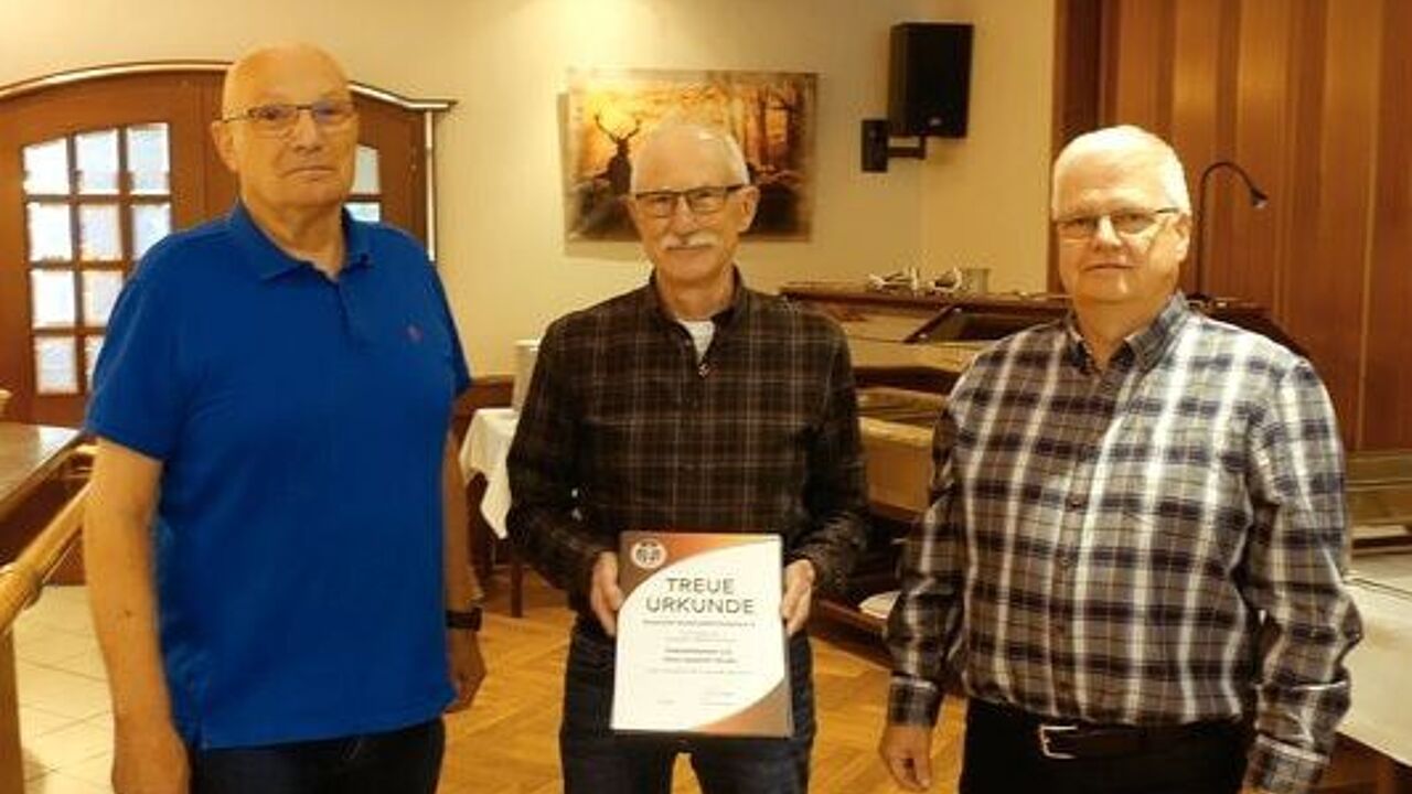 Uwe Stark, Hans-Joachim Herdin und der stellvertretende Kameradschaftsvorsitzende Oberstabsfeldwebel a. D. Uwe Mietz. Foto: DBwV