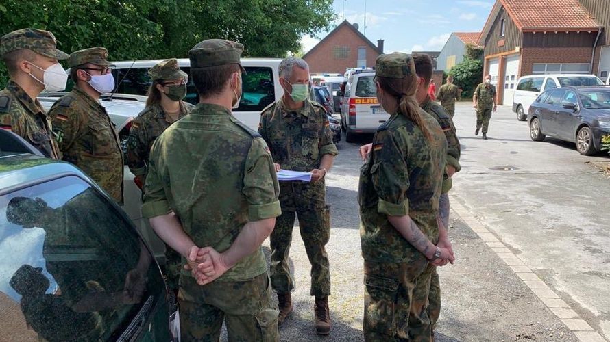 Corona-Einsatz in den Kreisen Gütersloh und Warendorf: Die Sanitätskräfte kommen von den Sanitätsregimentern 2 in Koblenz und 4 in Rheine. Insgesamt 350 Soldaten sind aktuell involviert. Foto: Twitter Sanitätsdienst der Bundeswehr