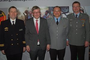 v.l.: Kapitänleutnant Peter Braunshausen (Stellvertretender Landesvorsitzender), Dr. Hans-Peter Bartels, Andreas Brandes und André Wüstner
