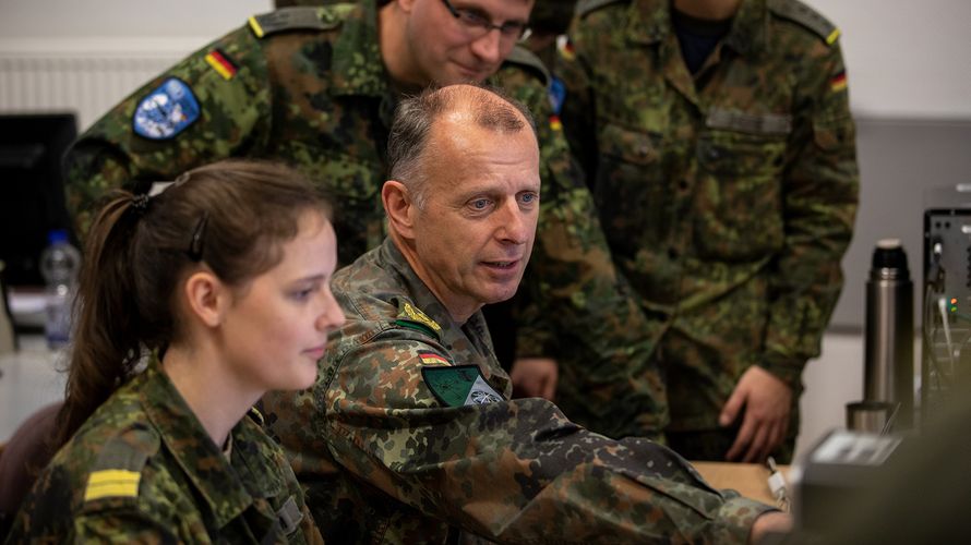 Der Chief Information Security Officer der Bundeswehr, Generalmajor Jürgen Setzer, ist der Gesamtverantwortliche für die Cyber-Sicherheit in der Bundeswehr. Foto: Bundeswehr/ Martina Pump