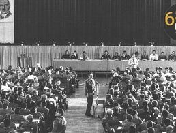 Ein Sonderverbandstag am 29. September 1990 in Eggersdorf beschließt nach kontroverser Debatte die Auflösung des VBS zum 31. Oktober. Die Versammlung, an der eine Delegation des DBwV mit dessen Bundesvorsitzenden Oberst Rolf Wenzel teilnimmt, wird durch Oberst Horst Kirchhübel geleitet. Foto: Archiv/DBwV
