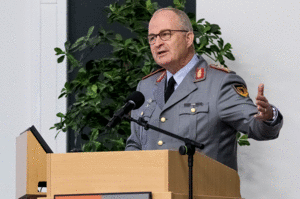 General Eberhard Zorn gab einen Überblick über aktuelle Themen, dankte dem DBwV aber auch mit Blick auf das BesStMG. Foto: Bundeswehr/Kai-Axel Döpke