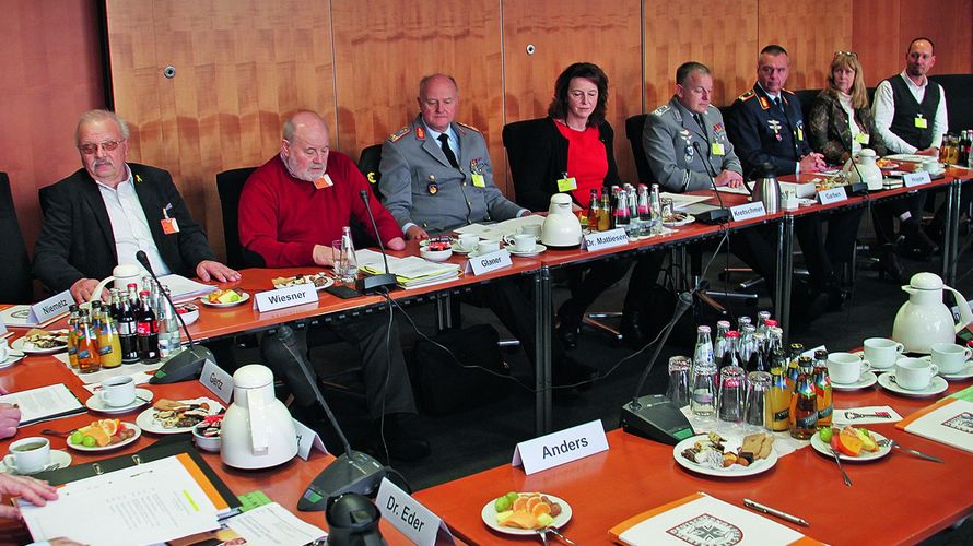 Vergabeausschusssitzung unter Vorsitz von Oberstarzt Prof. Dr. Matthias Port im Paul-Löbe-Haus des Deutschen Bundestags. Foto: Bundeswehr/Loik