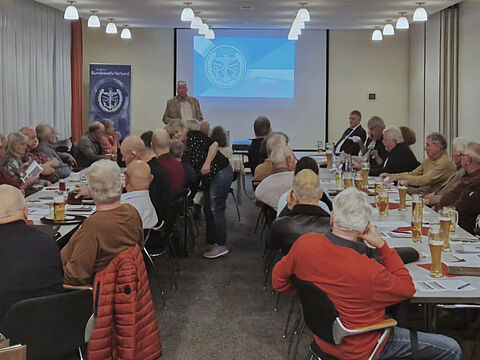 Der Vorsitzende der Kameradschaft ERH Pfullendorf, Oberstabsfeldwebel a.D. Peter Hofmann, begrüßte nahezu 50 Mitglieder und Gäste zur Mitgliederversammlung. Foto: P. Hofmann