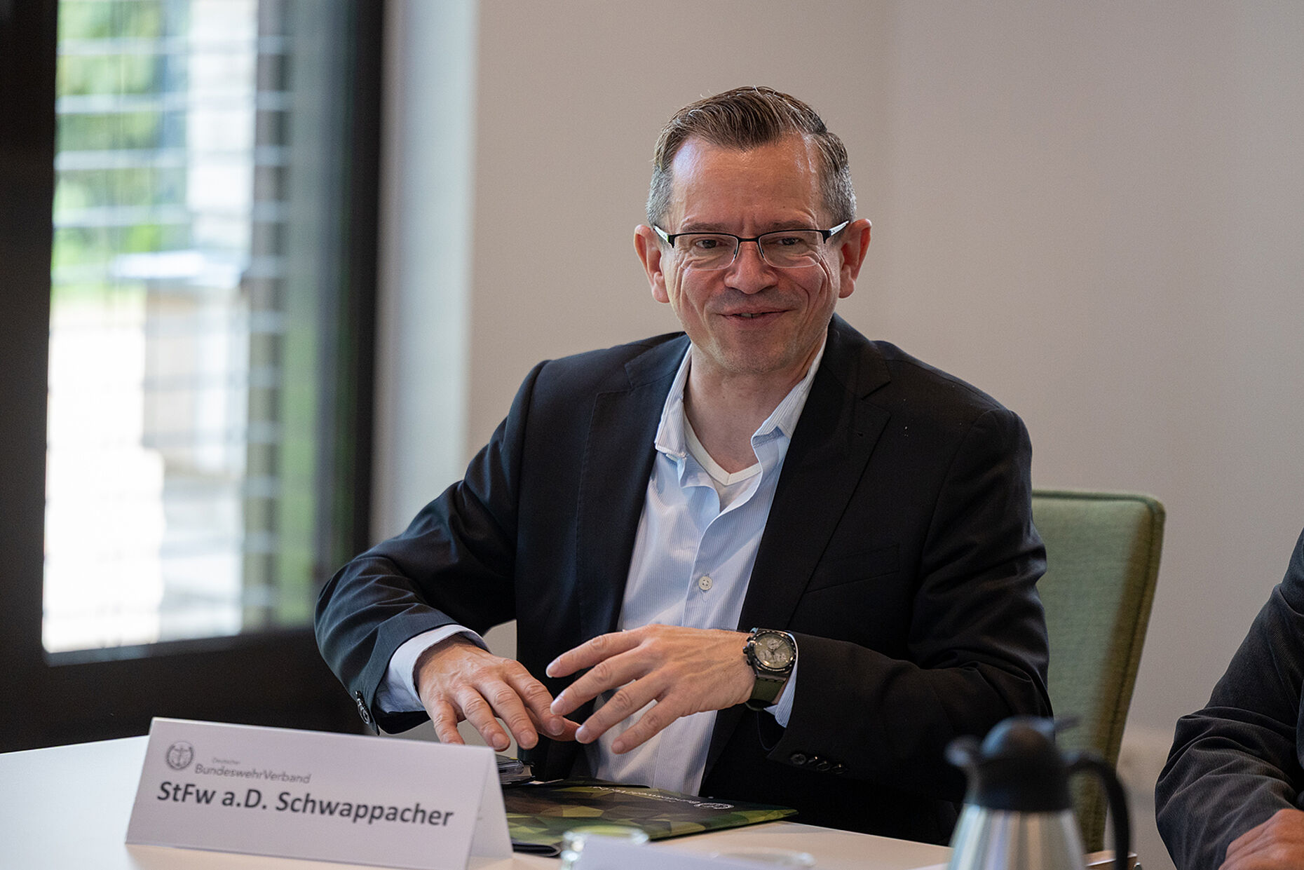 Stabsfeldwebel a.D. Thomas Schwappacher informierte über die aktuellen Arbeitsschwerpunkte des Verbandes. Foto: DBwV/Yann Bombeke