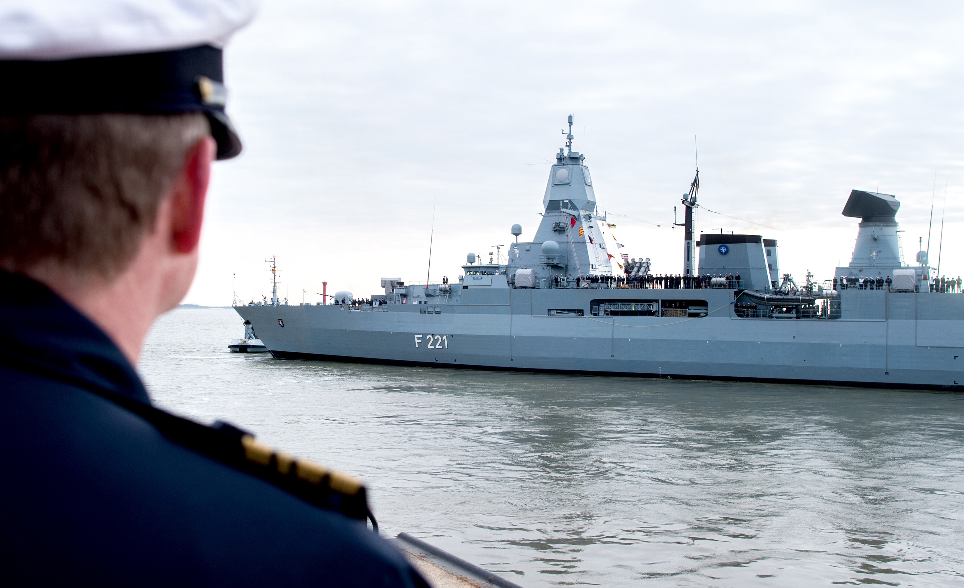 Die Fregatte Hessen war im Rahmen des Einsatzes EUNAVFOR ASPIDES im Mittelmeer unterwegs. Über drei weitere Auslandseinsätze haben die Abgeordneten des Bundestages diese Woche beraten. picture alliance/dpa/Hauke-Christian Dittrich