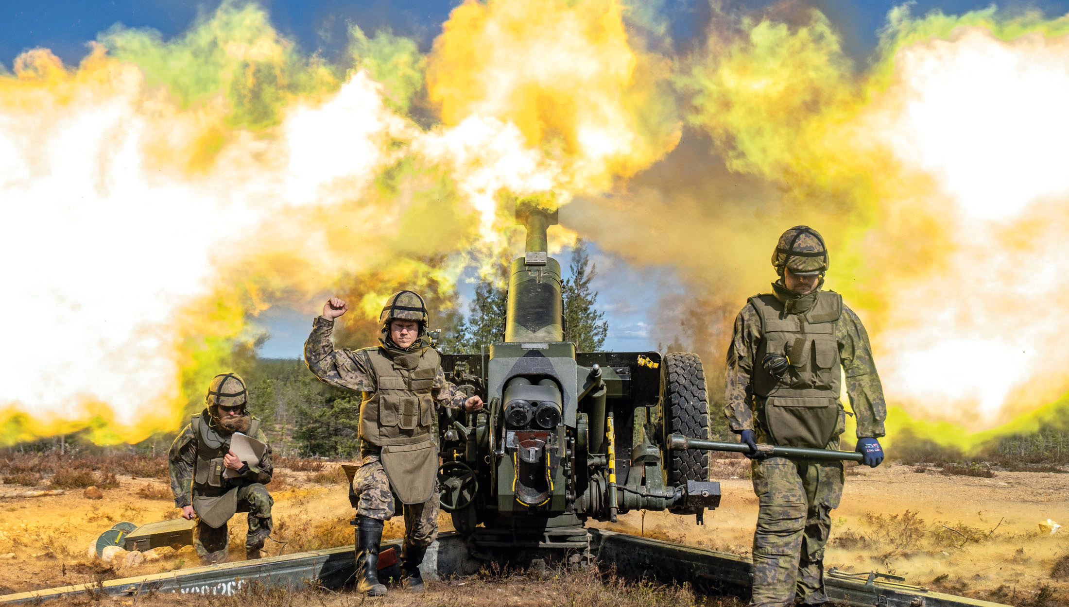 Finnische Artilleristen feuern eine Haubitze auf dem Übungsgelände Rovajärvi im Norden Finnlands ab. Foto: NATO