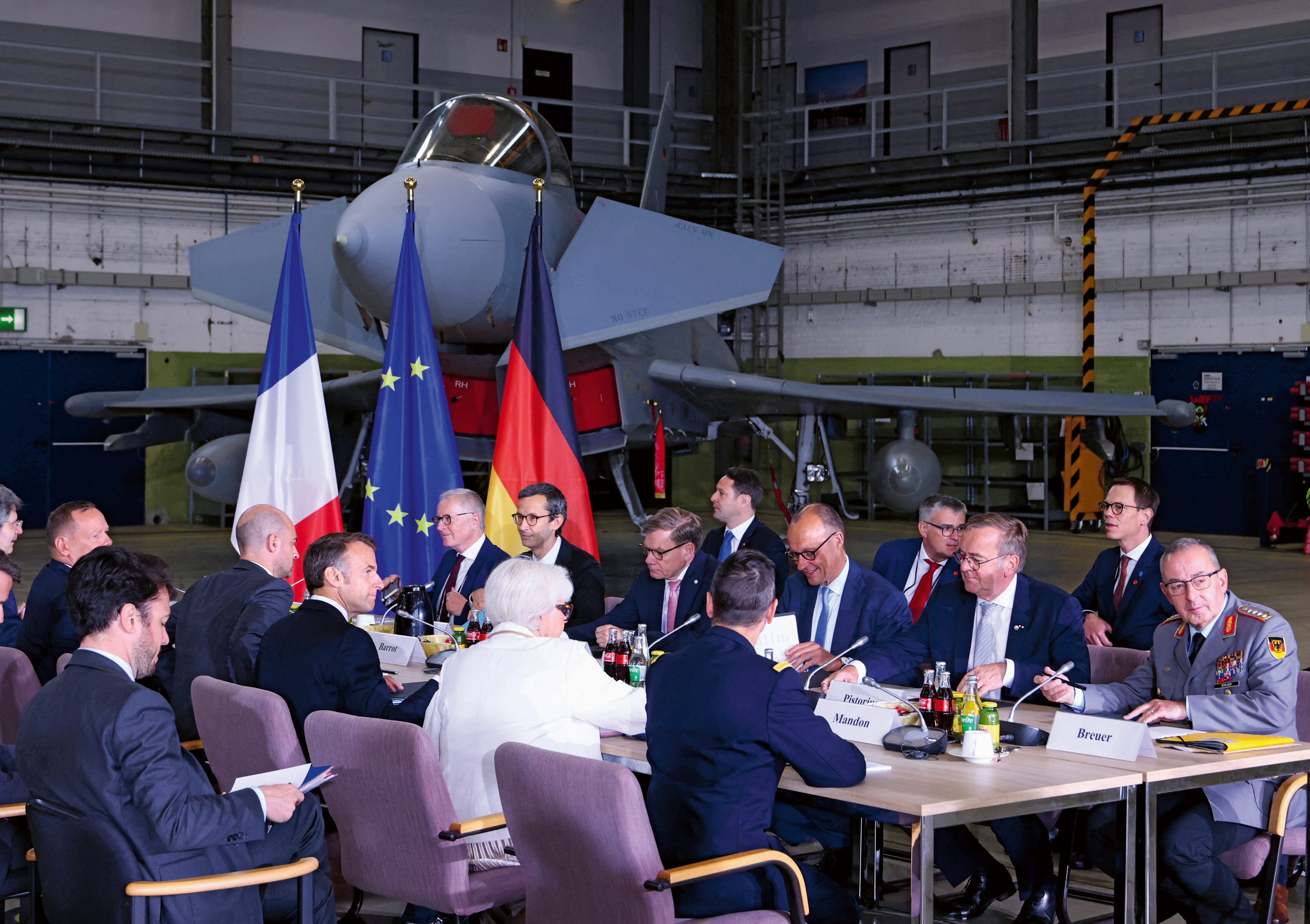 Die jüngste Sitzung des Deutsch-Französischen Verteidigungs- und Sicherheitsratsrats fand beim Taktischen Luftwaffengeschwader 31 in Nörvenich statt. Foto: Picture-Alliance/REUTERS/Thilo Schmuelgen