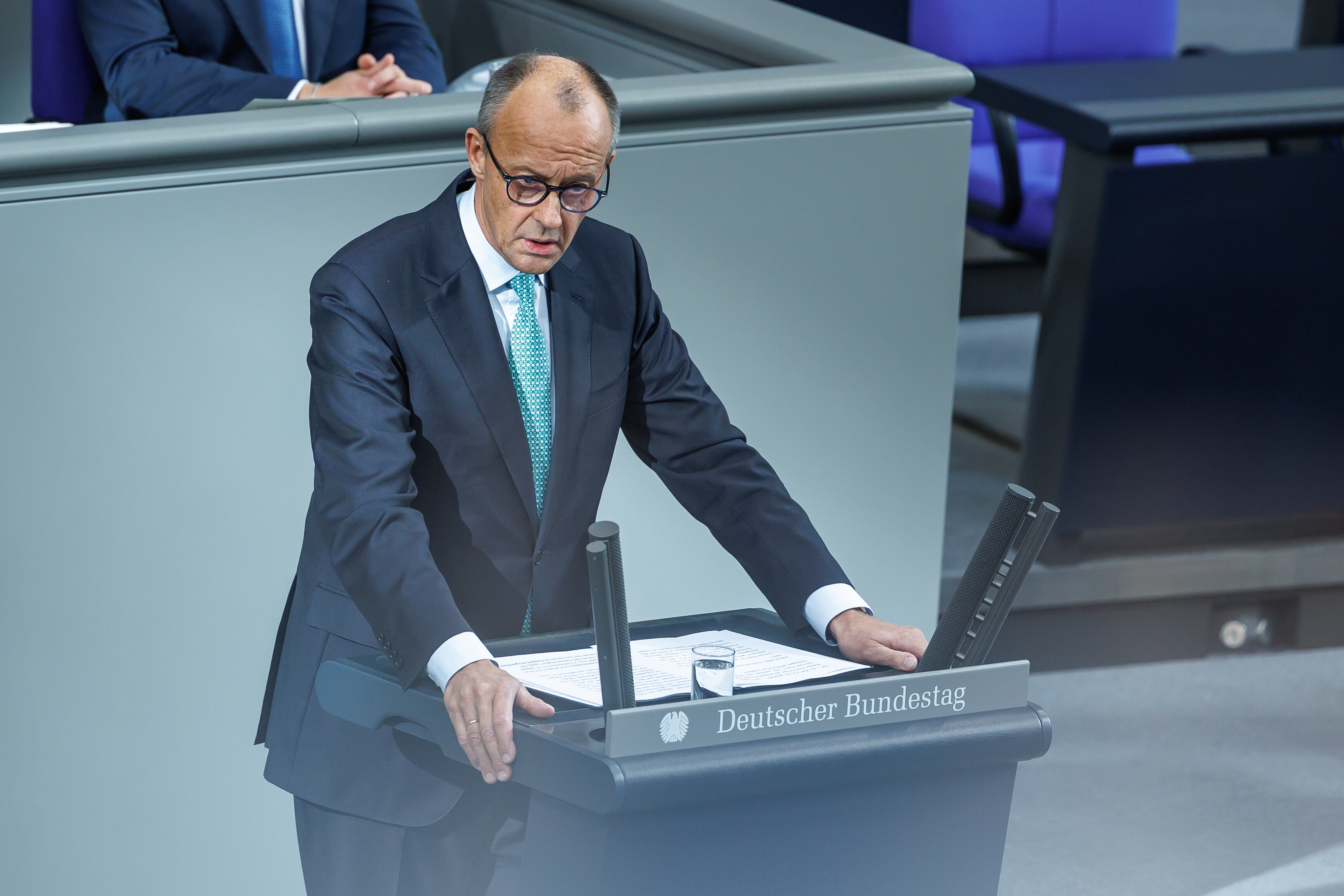 Bundeskanzler Friedrich Merz (CDU) warnte in seiner Regierungserklärung davor, das Thema Gerechtigkeit gegen Sicherheit auszuspielen. Foto: picture alliance/Andreas Gora