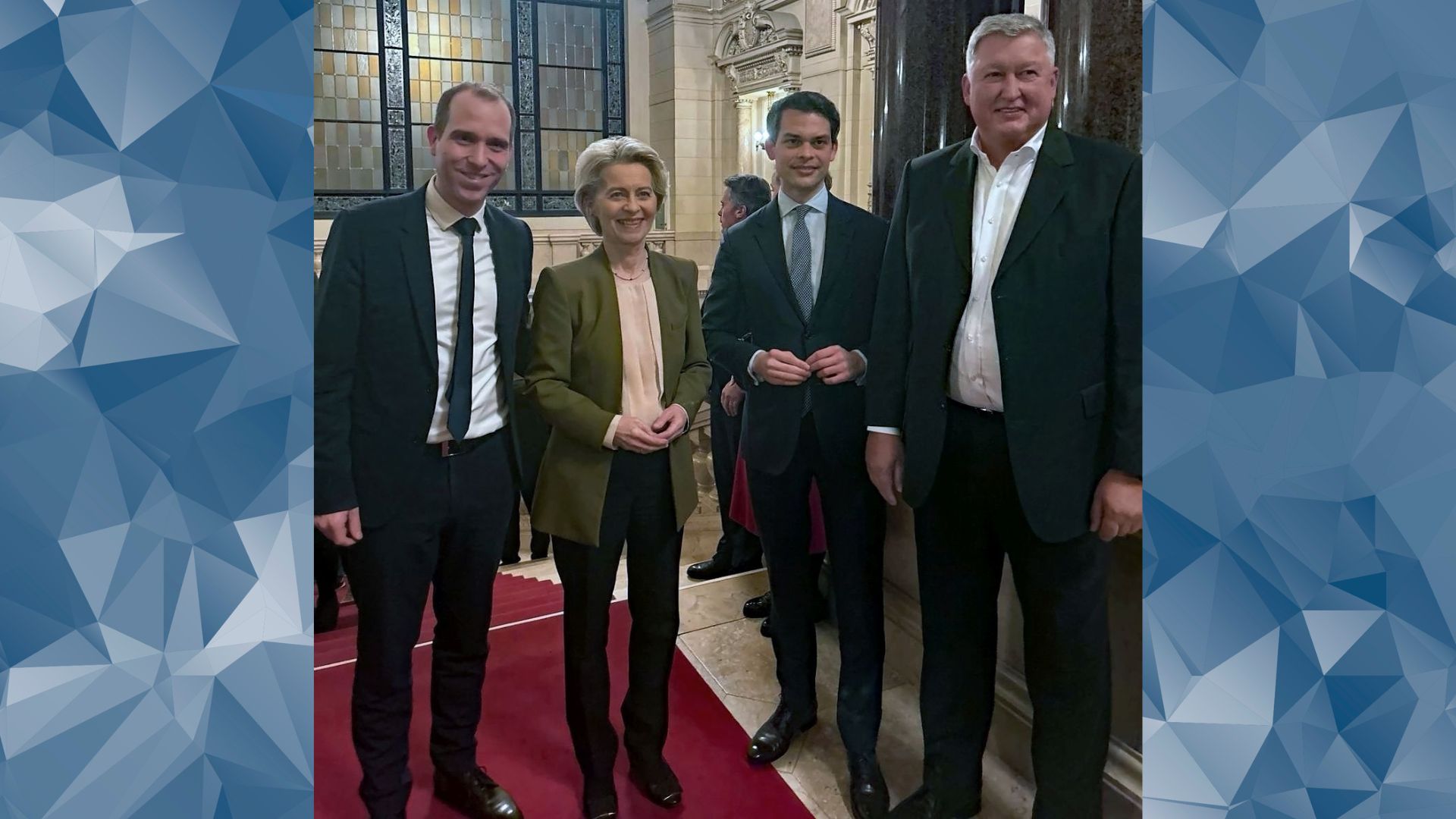 Der Hamburger CDU-Landesvorsitzende Dennis Thering (von links), Ursula von der Leyen,			Dr. Christoph Ploss (MdB, Mitglied des Europaausschusses des Bundestages)  und Thomas Behr (Vorsitzender LV Nord). Foto: St. Hoyer