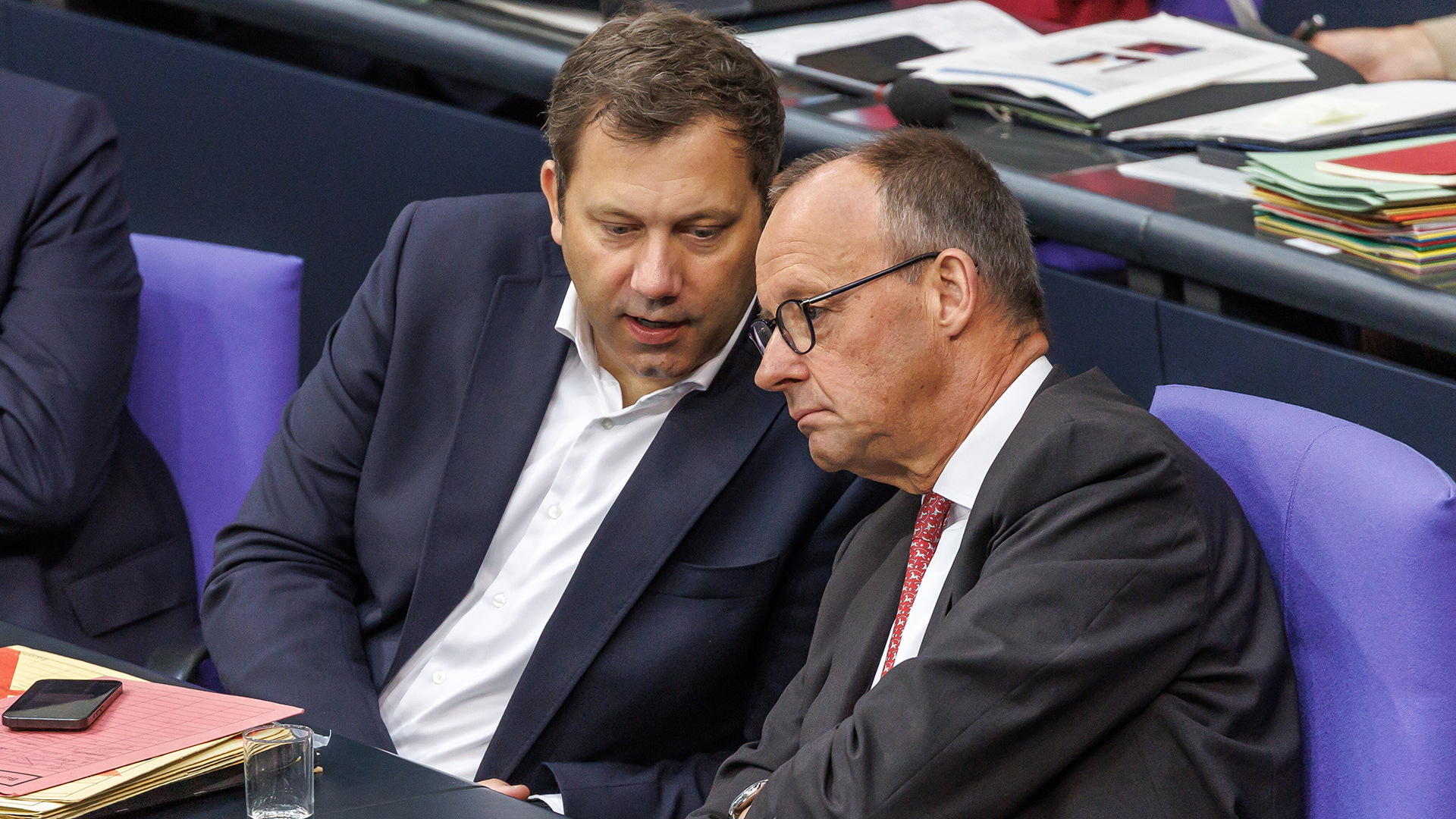 Zwei Protagonisten der Haushaltswoche: Bundeskanzler Friedrich Merz (CDU) und Finanzminister Lars Klingbeil (SPD). Foto: picture alliance / Andreas Gora