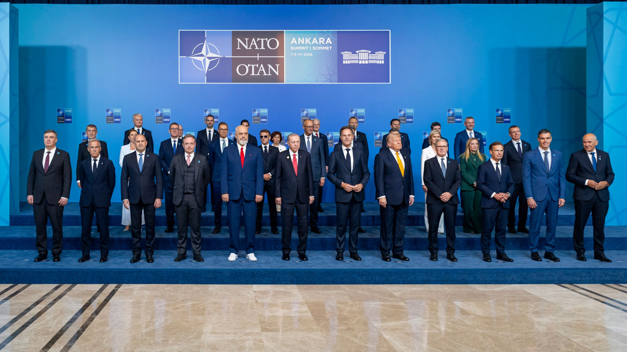 Das traditionelle Gruppenbild mit den Staats- und Regierungschefs der NATO-Bündnispartner. Foto: NATO