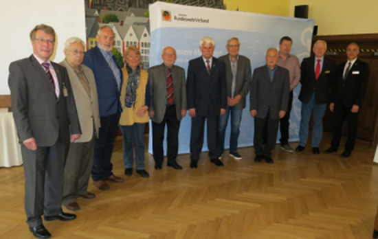 In Anwesenheit des ersten Stellvertreters des Bundesvorsitzenden, Oberstabsfeldwebel a.D. Jürgen Görlich (r.), wurden bei der KERH  Köln-Porz-Wahn zahlreiche langjährige Mitglieder geehrt.