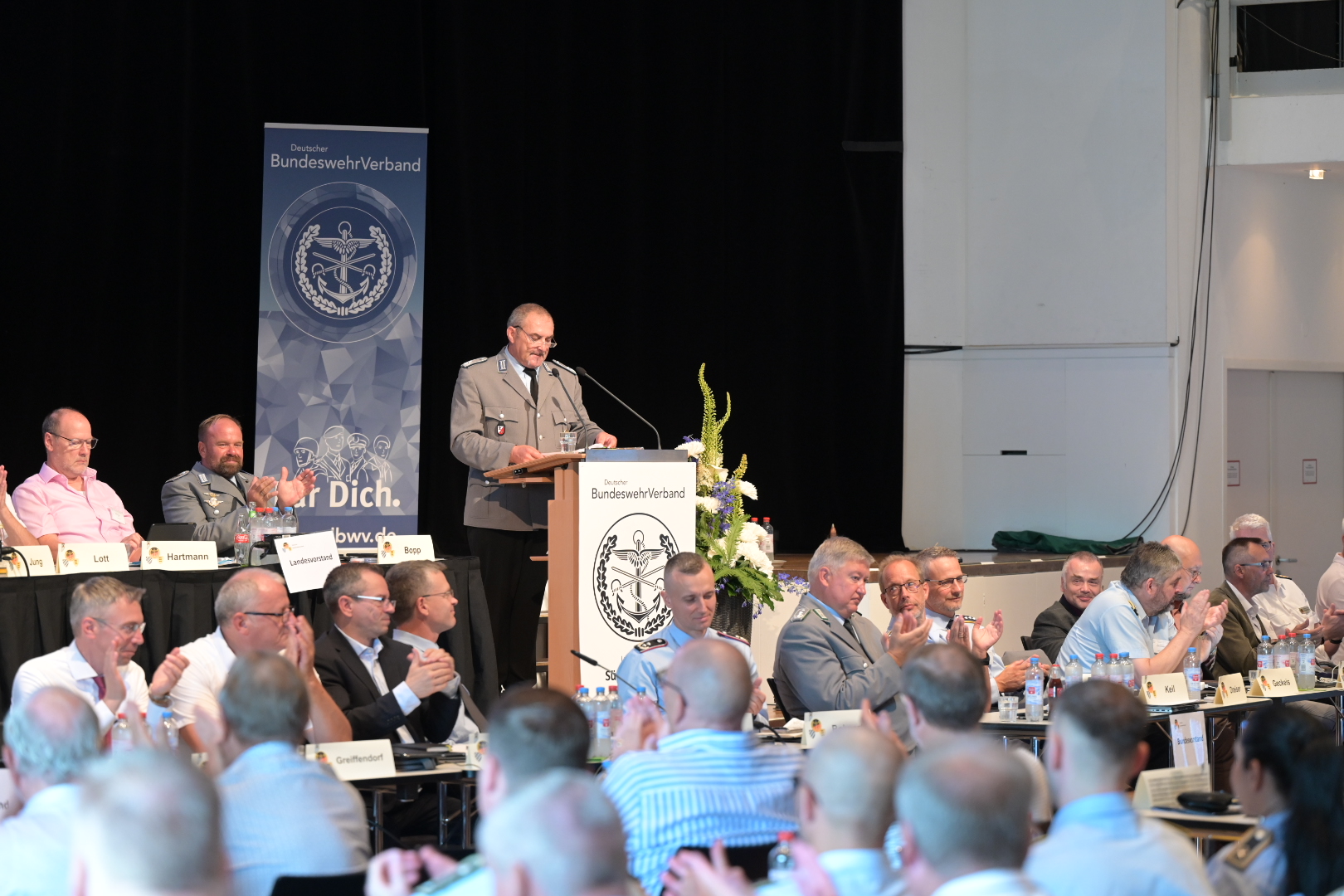 Der Landesvorsitzende Oberstleutnant a.D. Josef Rauch stellte den Bericht des Landesverbands vor. Foto. DBwV/Ingo Kaminsky